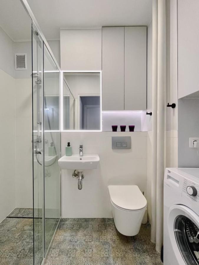 Apartament Przy Atrium, Stacja Metra Rondo Onz Varšava Exteriér fotografie